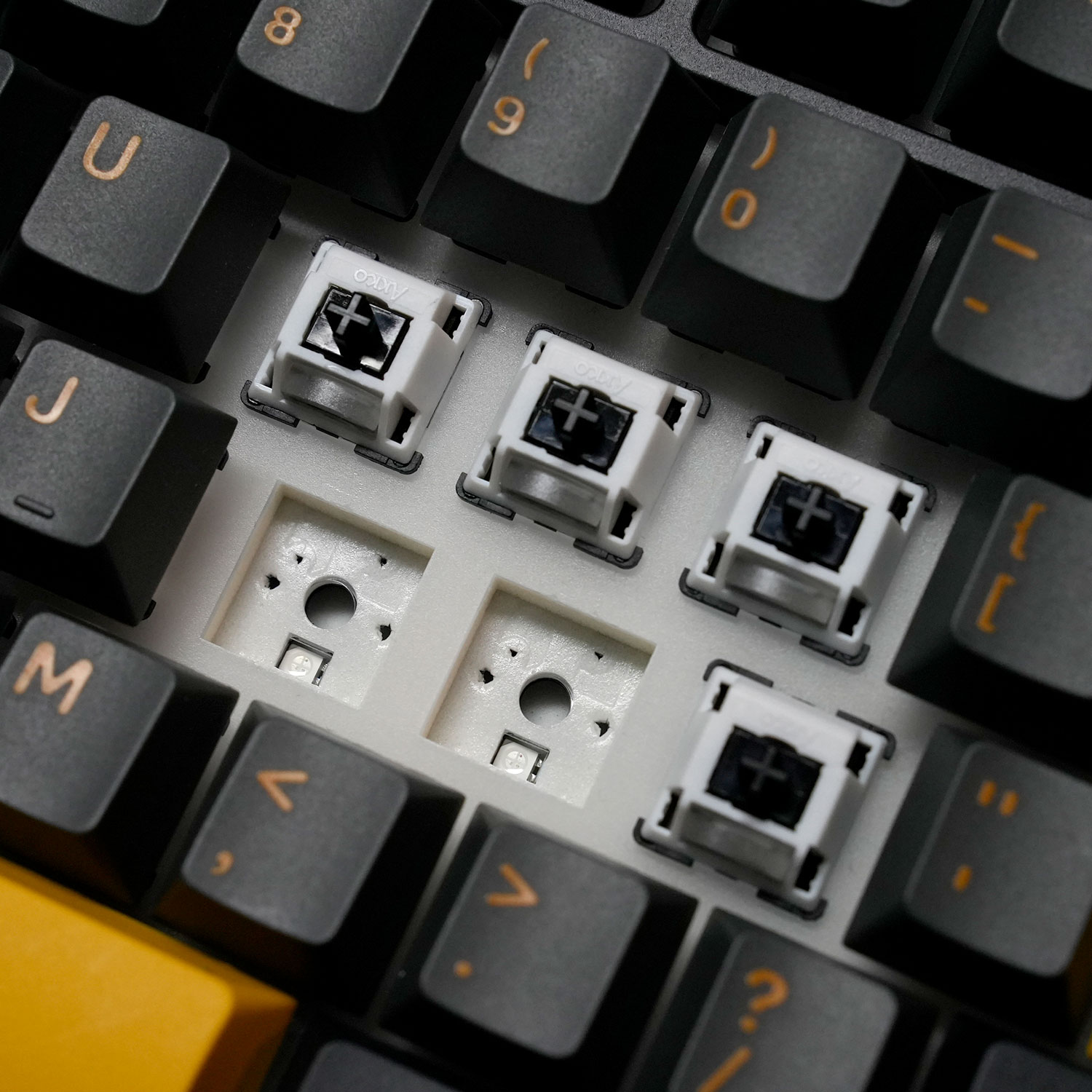 Akko 5087 V3 لوحة مفاتيح ثلاثي - مراجعة Gaming Keyboard Tkl وسعره